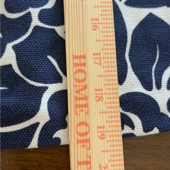 Boden Navy/ Ivory Stretchy Cotton Knit A-Line Mini Skirt. Inverted Front Pleat - Picture 13 of 15